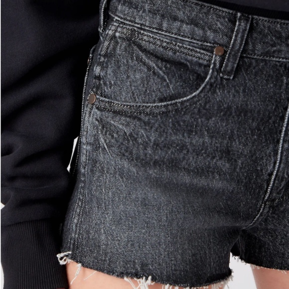 Wrangler Frayed Hem Festival Stretch Short - Picture 6 of 9